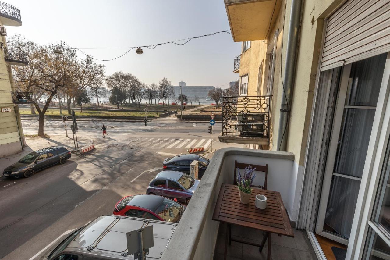 Riverside Balcony Apartment With View To Danube บูดาเปสต์ ภายนอก รูปภาพ