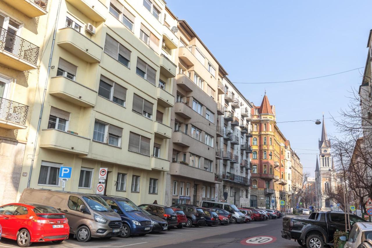 Riverside Balcony Apartment With View To Danube บูดาเปสต์ ภายนอก รูปภาพ