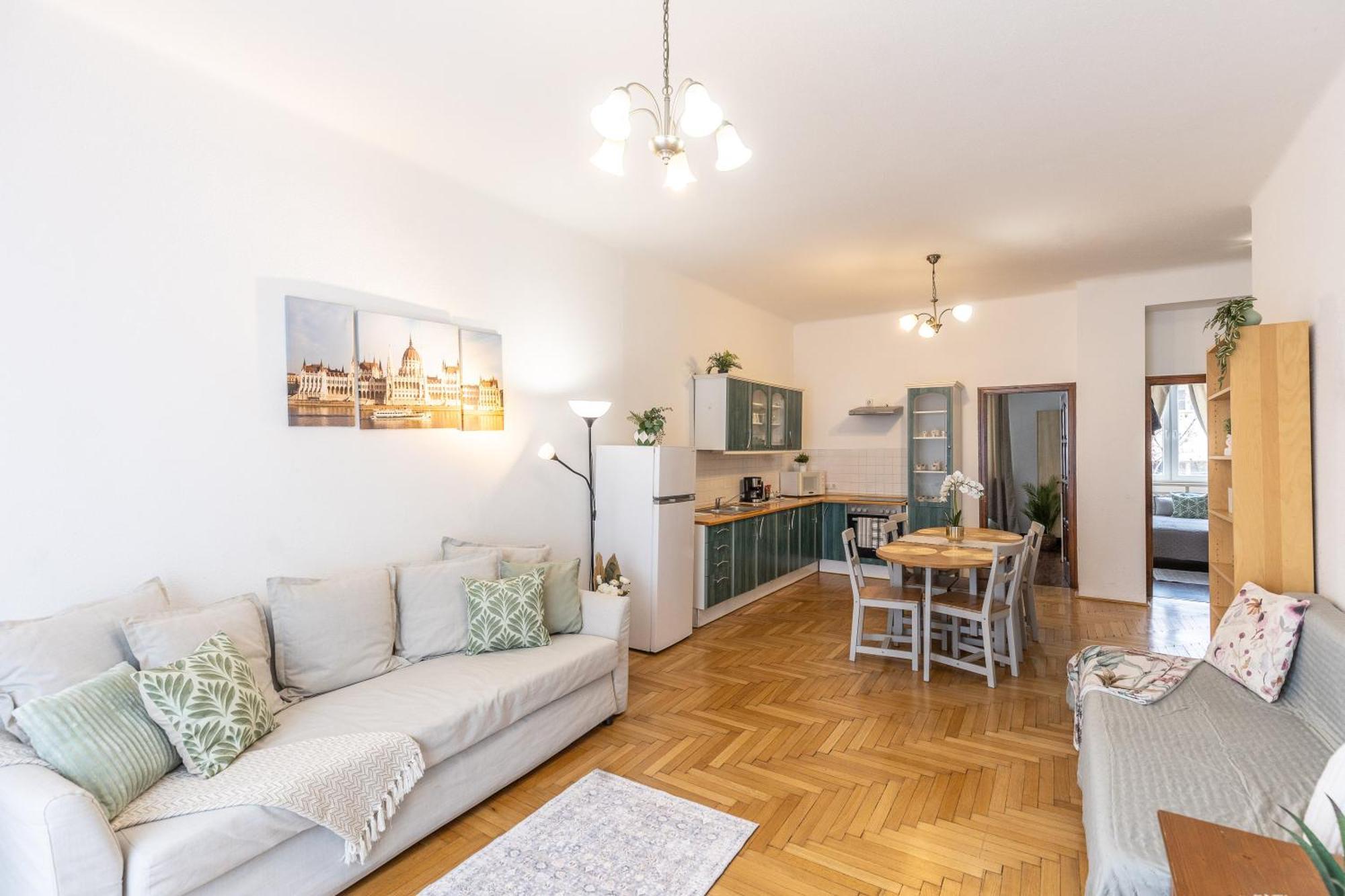 Riverside Balcony Apartment With View To Danube บูดาเปสต์ ภายนอก รูปภาพ