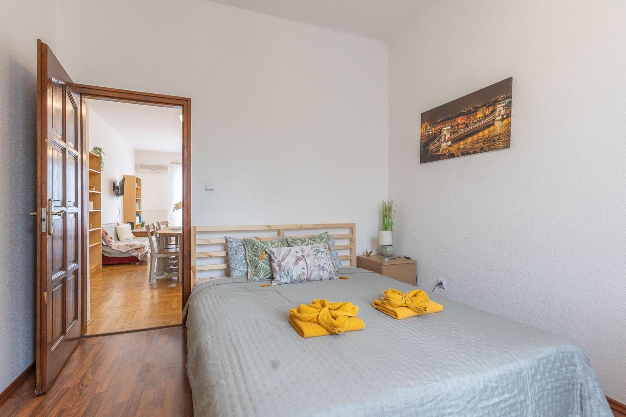 Riverside Balcony Apartment With View To Danube บูดาเปสต์ ภายนอก รูปภาพ