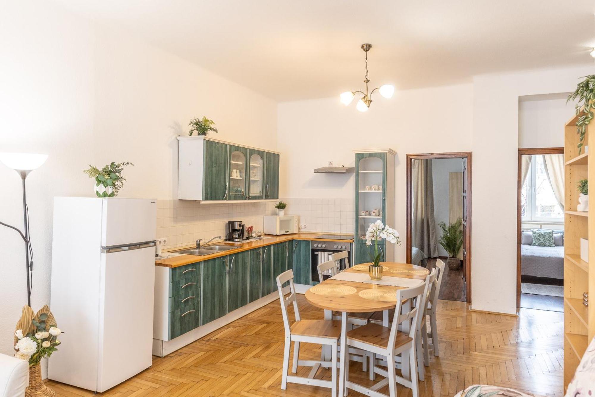 Riverside Balcony Apartment With View To Danube บูดาเปสต์ ภายนอก รูปภาพ