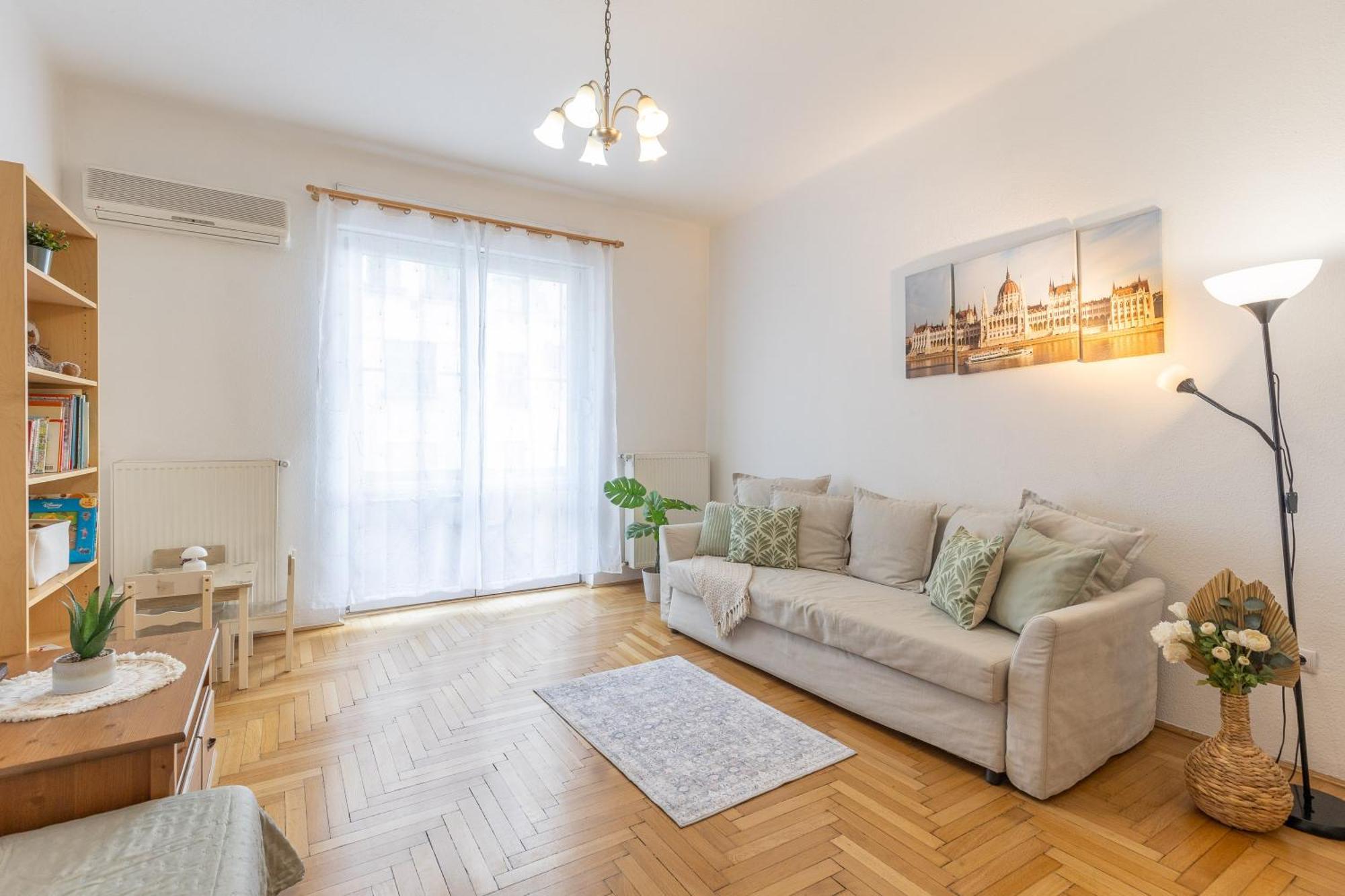 Riverside Balcony Apartment With View To Danube บูดาเปสต์ ภายนอก รูปภาพ
