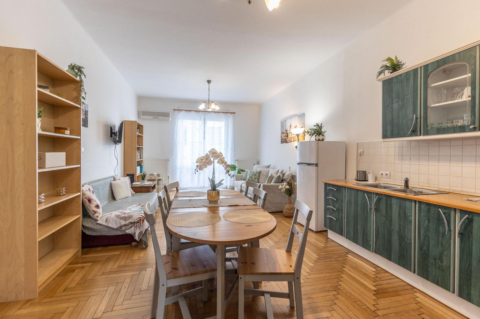 Riverside Balcony Apartment With View To Danube บูดาเปสต์ ภายนอก รูปภาพ