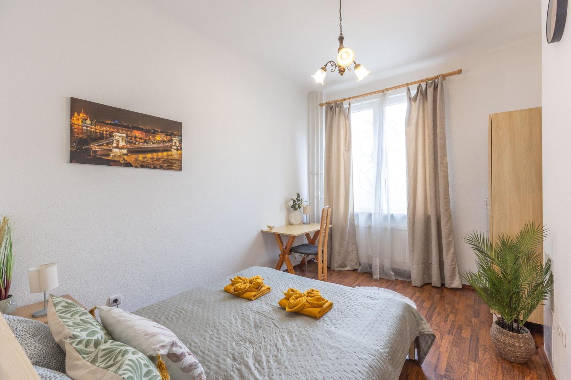 Riverside Balcony Apartment With View To Danube บูดาเปสต์ ภายนอก รูปภาพ